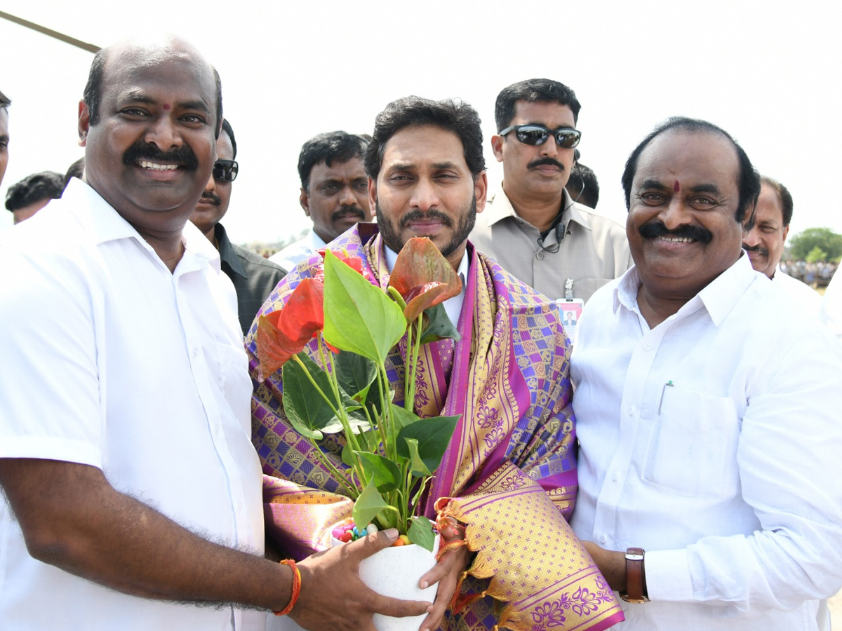 CM YS Jagan Entry At Denduluru Photos - Sakshi21