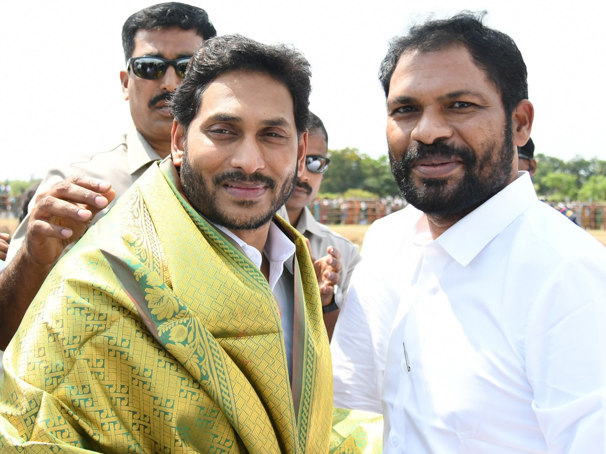 CM YS Jagan Entry At Denduluru Photos - Sakshi22