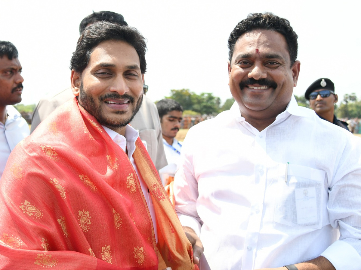 CM YS Jagan Entry At Denduluru Photos - Sakshi23