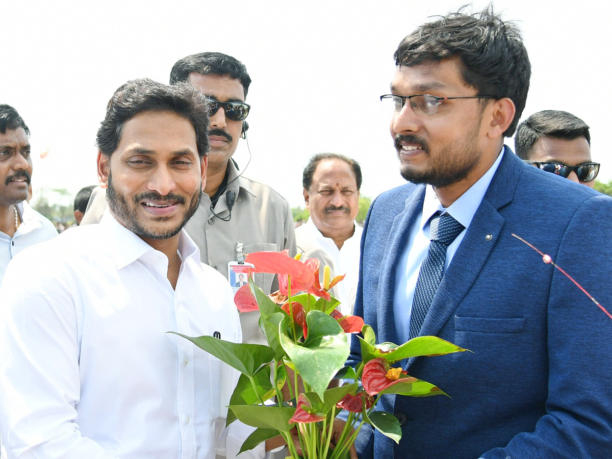 CM YS Jagan Entry At Denduluru Photos - Sakshi24