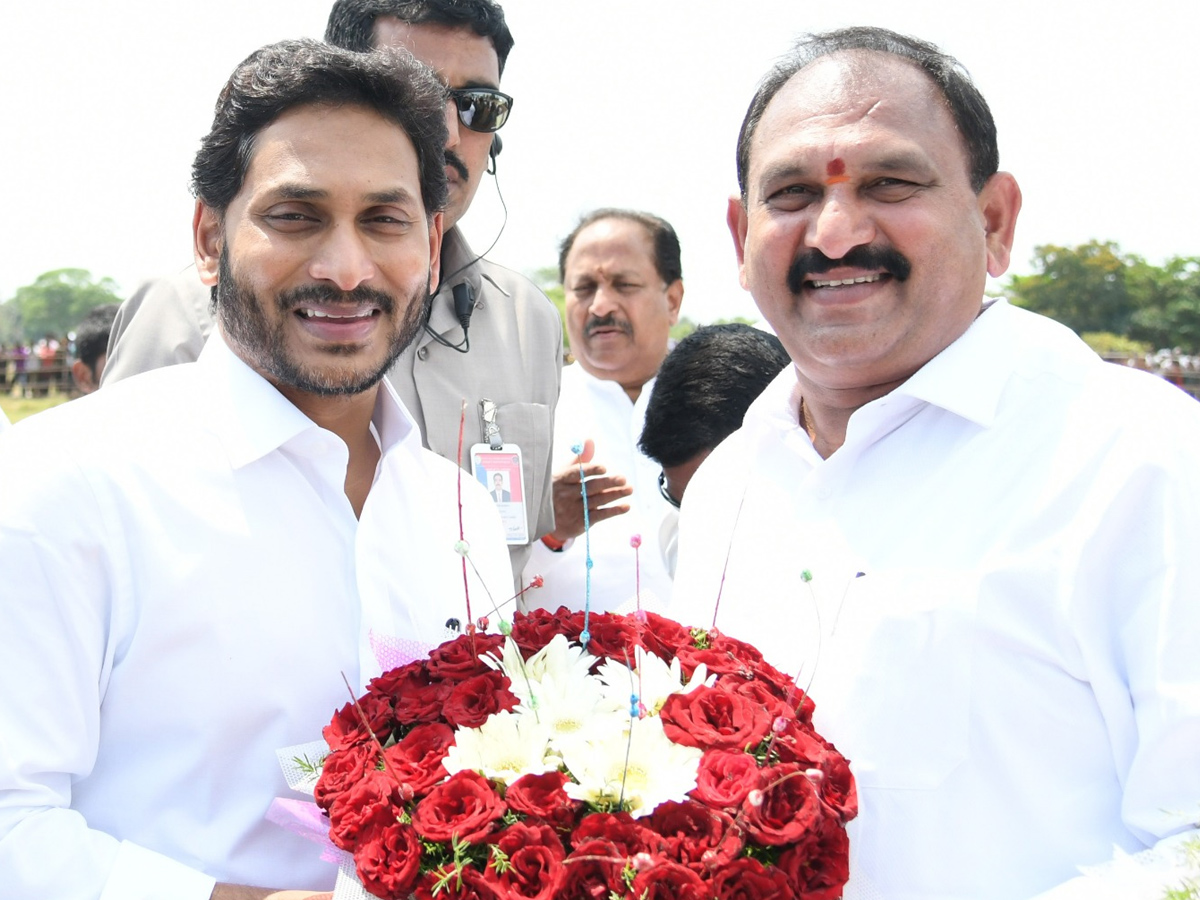 CM YS Jagan Entry At Denduluru Photos - Sakshi25