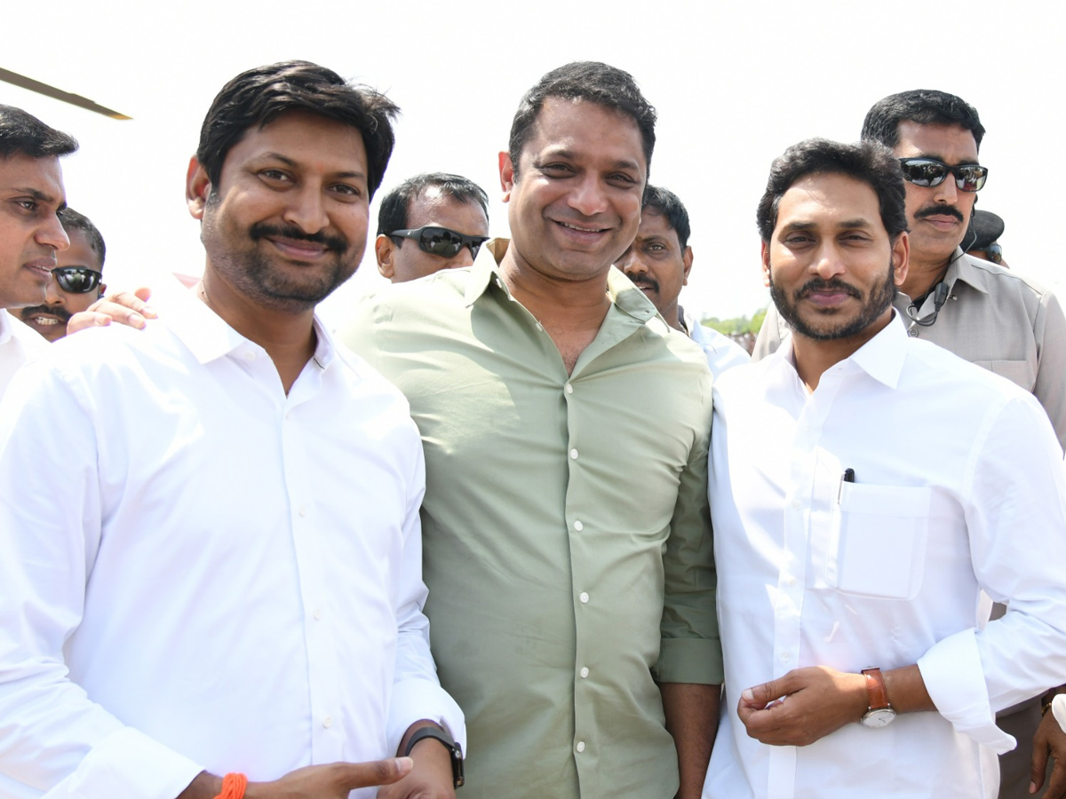 CM YS Jagan Entry At Denduluru Photos - Sakshi4