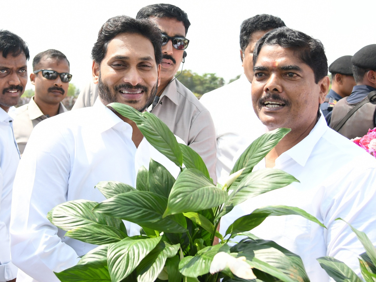 CM YS Jagan Entry At Denduluru Photos - Sakshi5