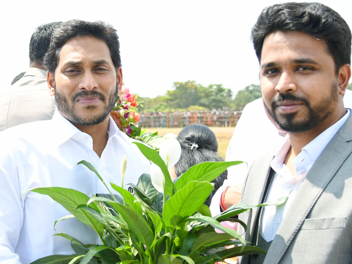 CM YS Jagan Entry At Denduluru Photos - Sakshi6