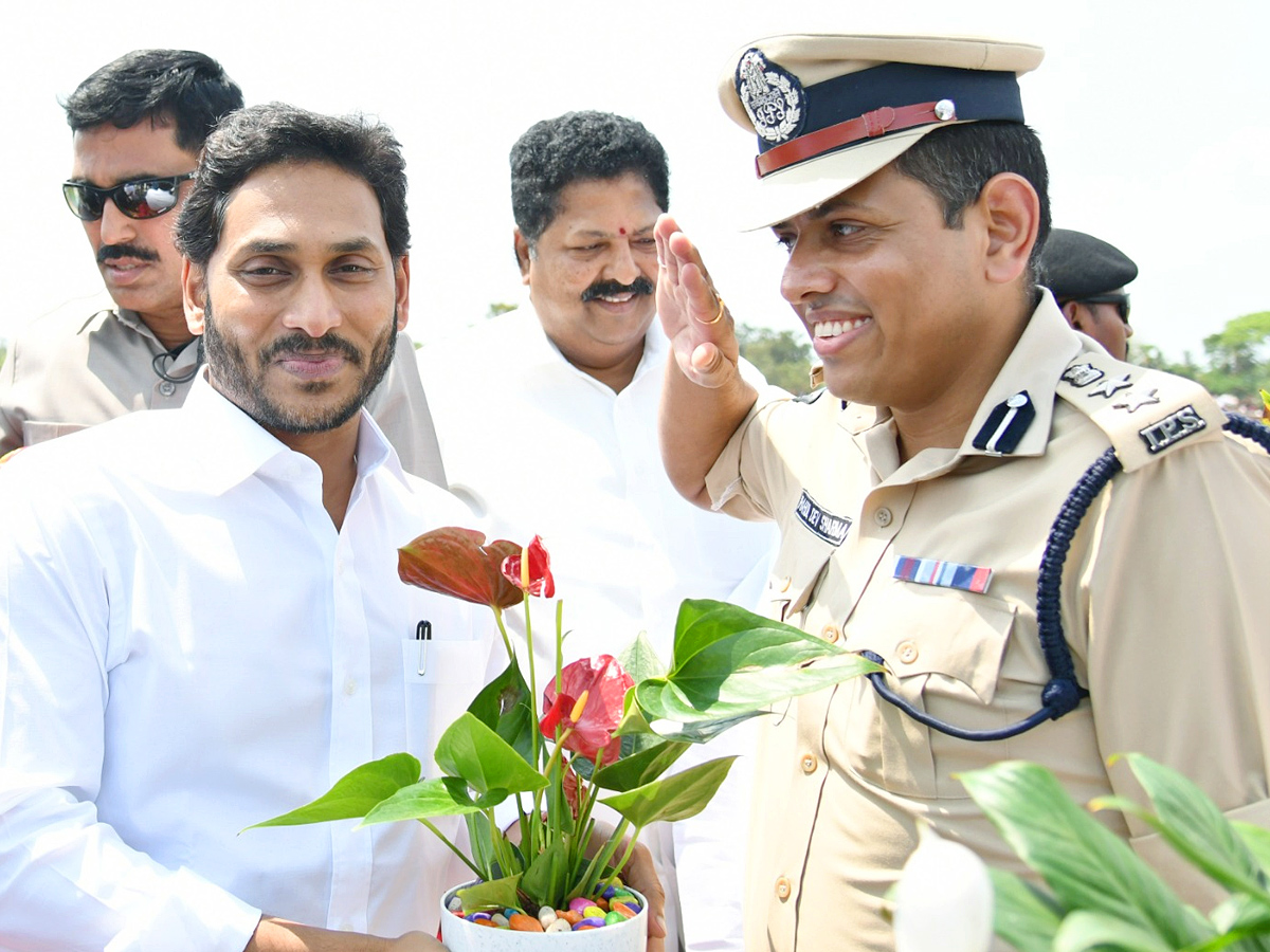 CM YS Jagan Entry At Denduluru Photos - Sakshi7