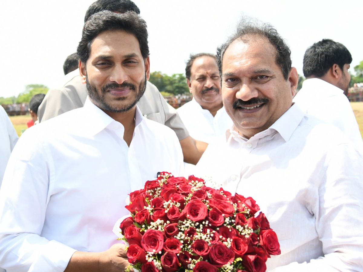 CM YS Jagan Entry At Denduluru Photos - Sakshi10