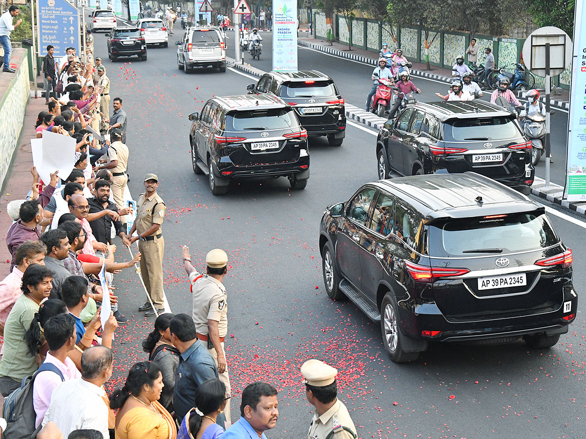 Grand Welcome To CM YS Jagan In Visakhapatnam Photos - Sakshi19