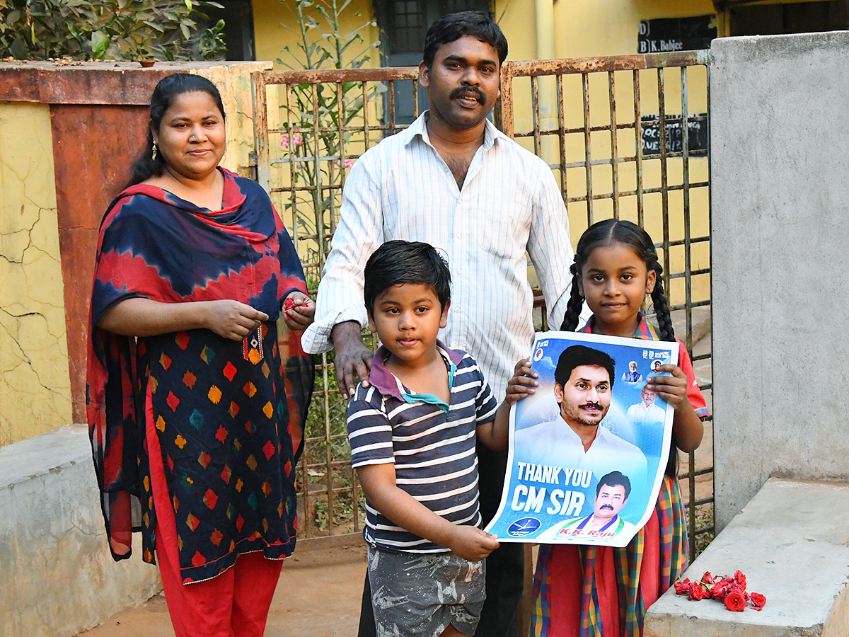 Grand Welcome To CM YS Jagan In Visakhapatnam Photos - Sakshi4