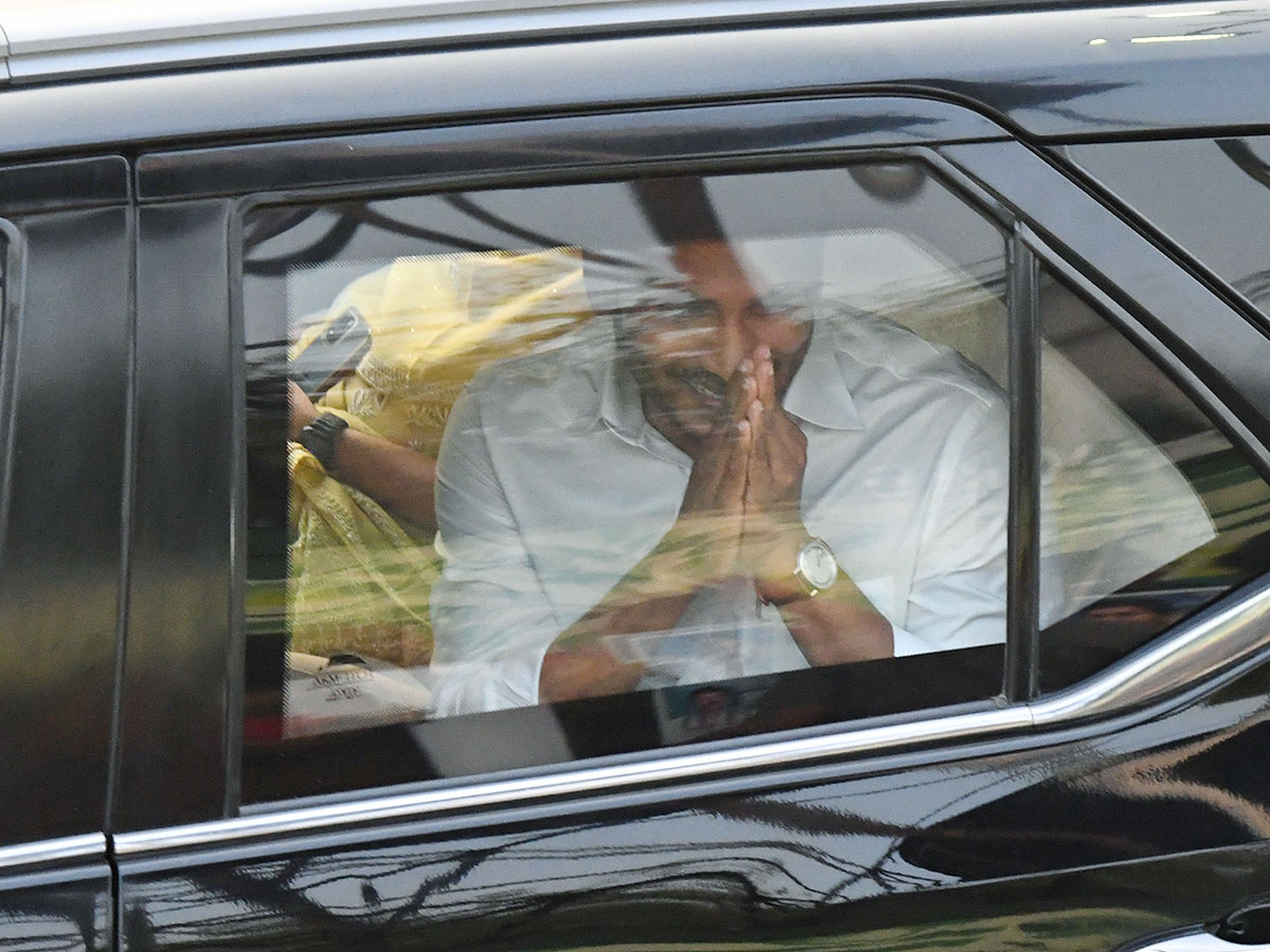 Grand Welcome To CM YS Jagan In Visakhapatnam Photos - Sakshi9