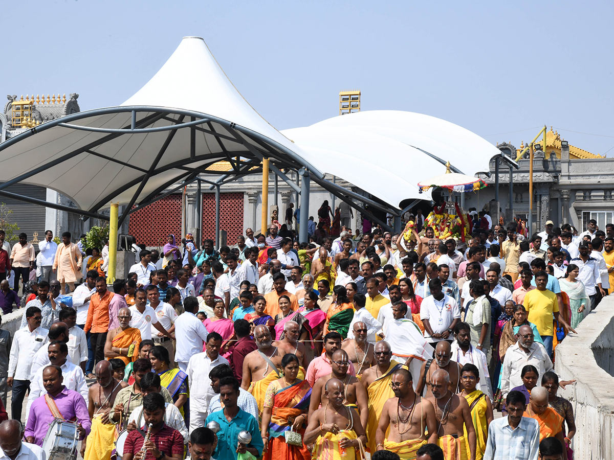 Yadagirigutta Narasimha Temple Brahmotsavams 2023 - Sakshi10