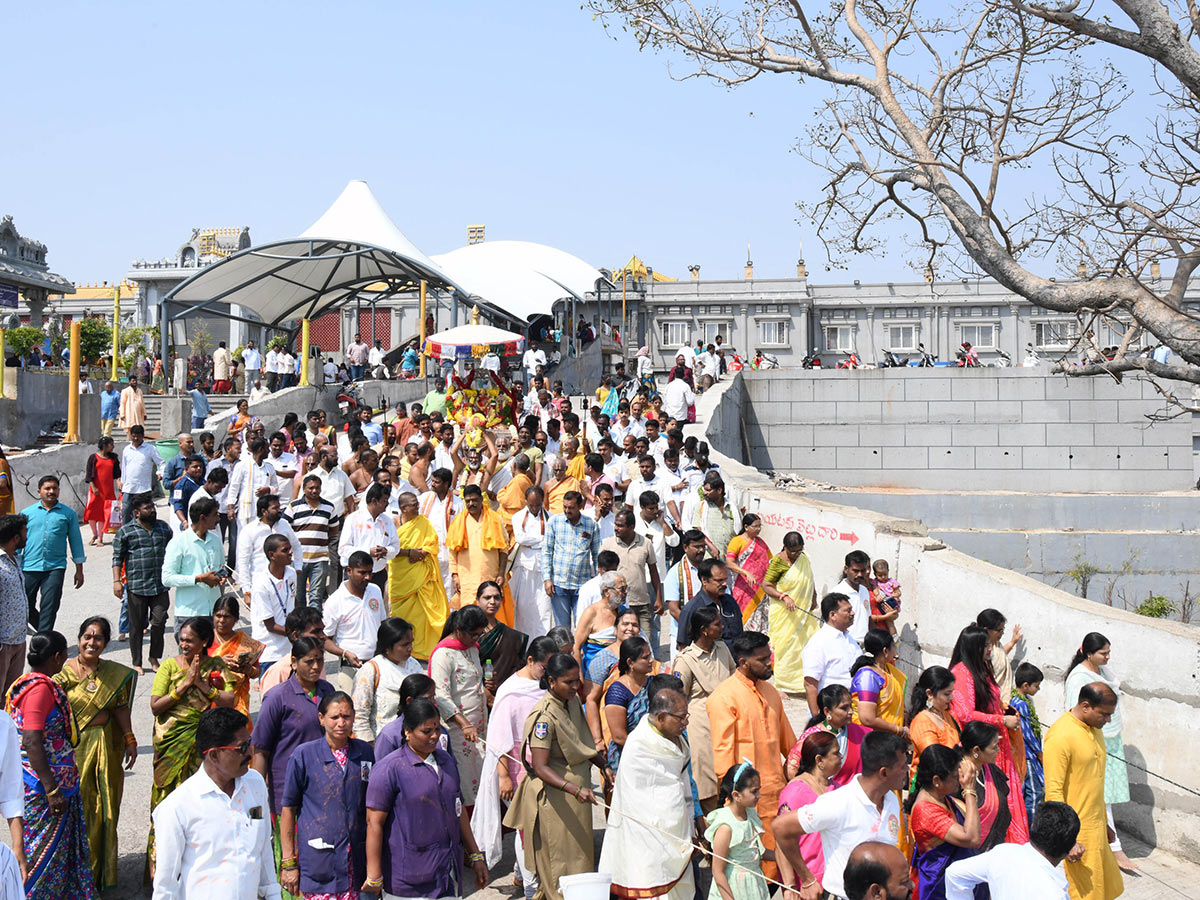 Yadagirigutta Narasimha Temple Brahmotsavams 2023 - Sakshi11