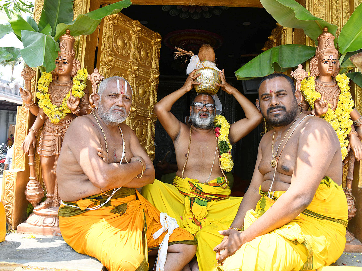 Yadagirigutta Narasimha Temple Brahmotsavams 2023 - Sakshi2