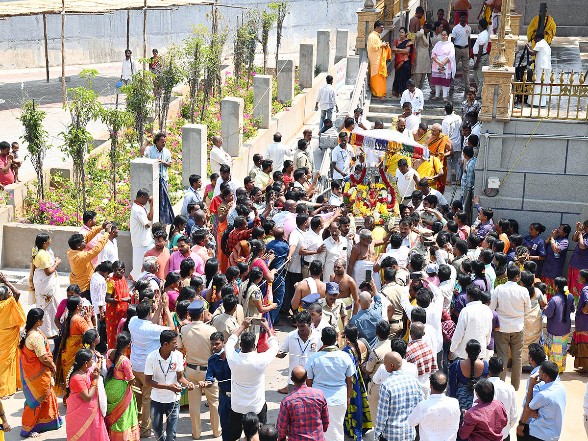 Yadagirigutta Narasimha Temple Brahmotsavams 2023 - Sakshi3