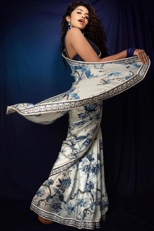 Actress Anupama Parameswaran Latest Stunning Photos - Sakshi7