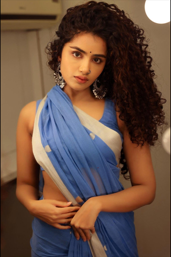 Actress Anupama Parameswaran Latest Stunning Photos - Sakshi14