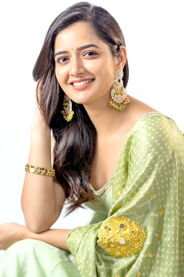 Kalyan Ram Amigos Movie Heroine Ashika Ranganath Photos - Sakshi9