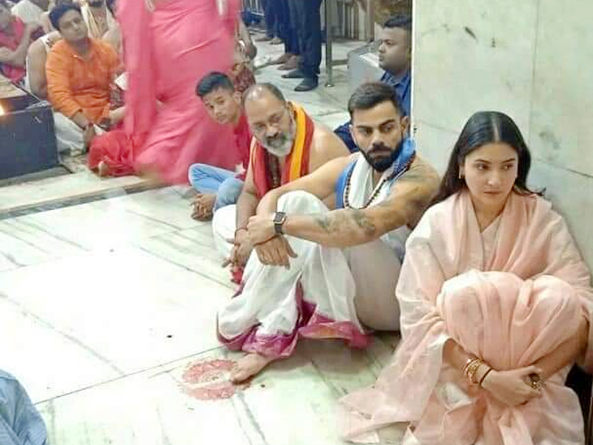 Virat Kohli And Anushka Sharma Visited Mahakaleshwar Temple in ujjain Photos - Sakshi4