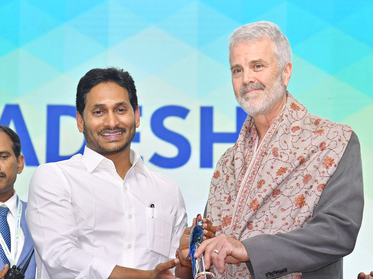 Visakhapatnam GIS: AP CM YS Jagan facilitates Top Industrialists Photos - Sakshi12