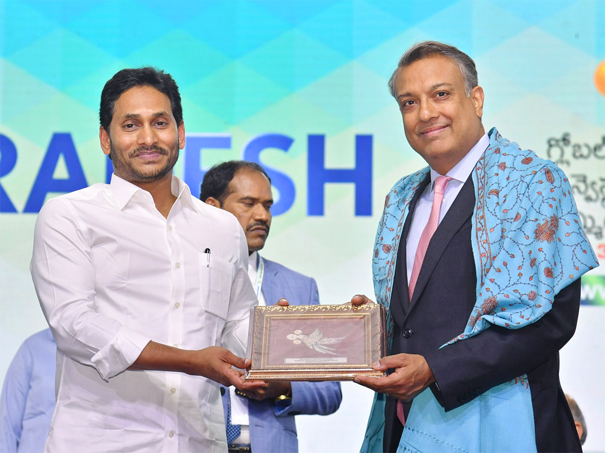 Visakhapatnam GIS: AP CM YS Jagan facilitates Top Industrialists Photos - Sakshi2