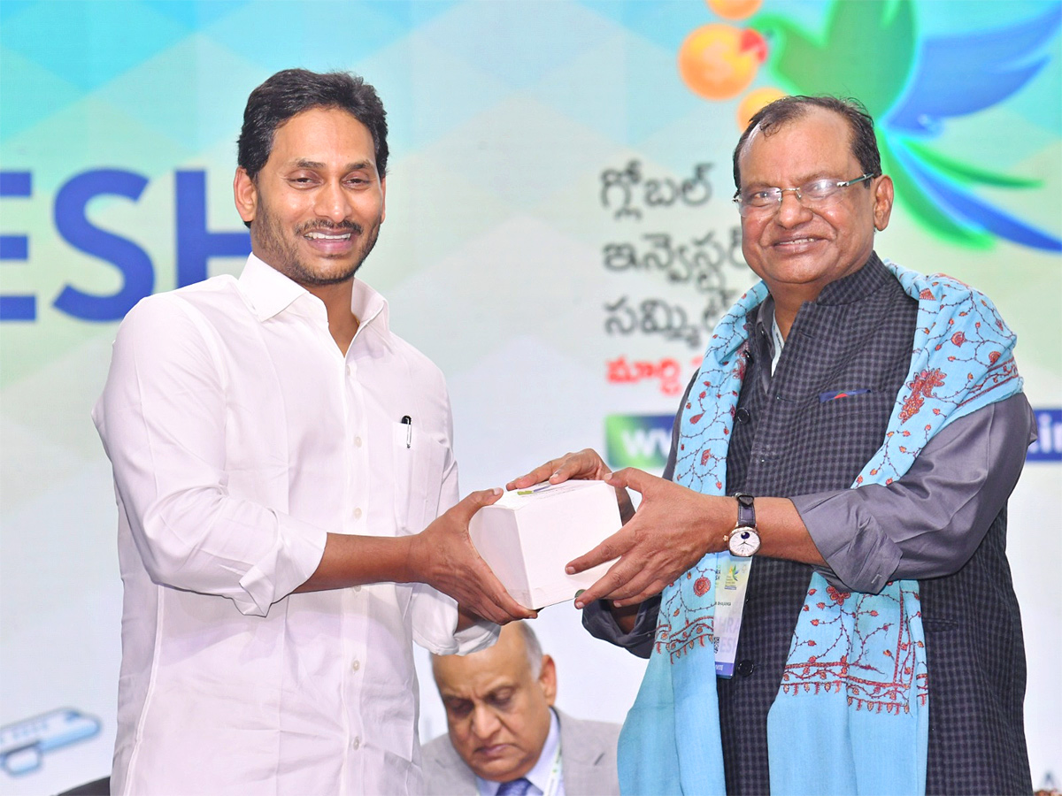 Visakhapatnam GIS: AP CM YS Jagan facilitates Top Industrialists Photos - Sakshi3