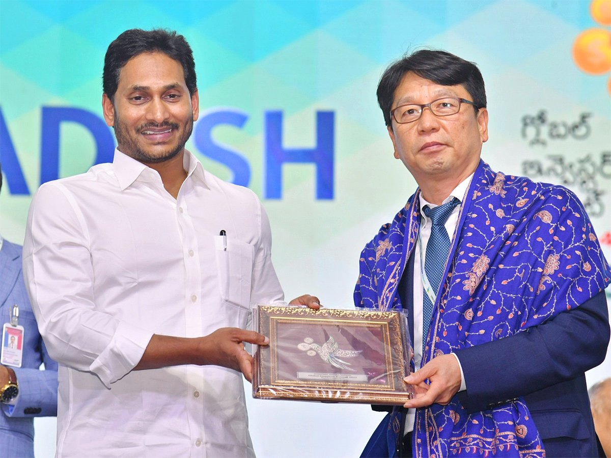 Visakhapatnam GIS: AP CM YS Jagan facilitates Top Industrialists Photos - Sakshi6