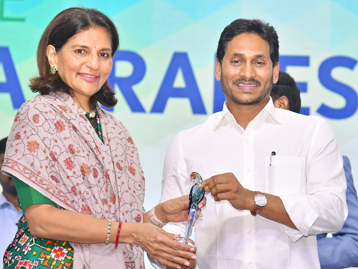 Visakhapatnam GIS: AP CM YS Jagan facilitates Top Industrialists Photos - Sakshi8