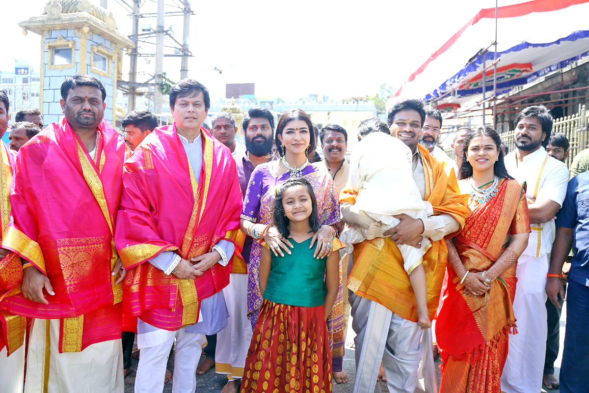 Manchu Manoj And bhuma Mounika Visiting Tirumala After Marriage - Sakshi1