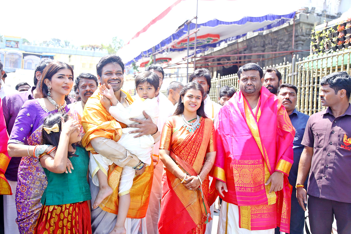 Manchu Manoj And bhuma Mounika Visiting Tirumala After Marriage - Sakshi2