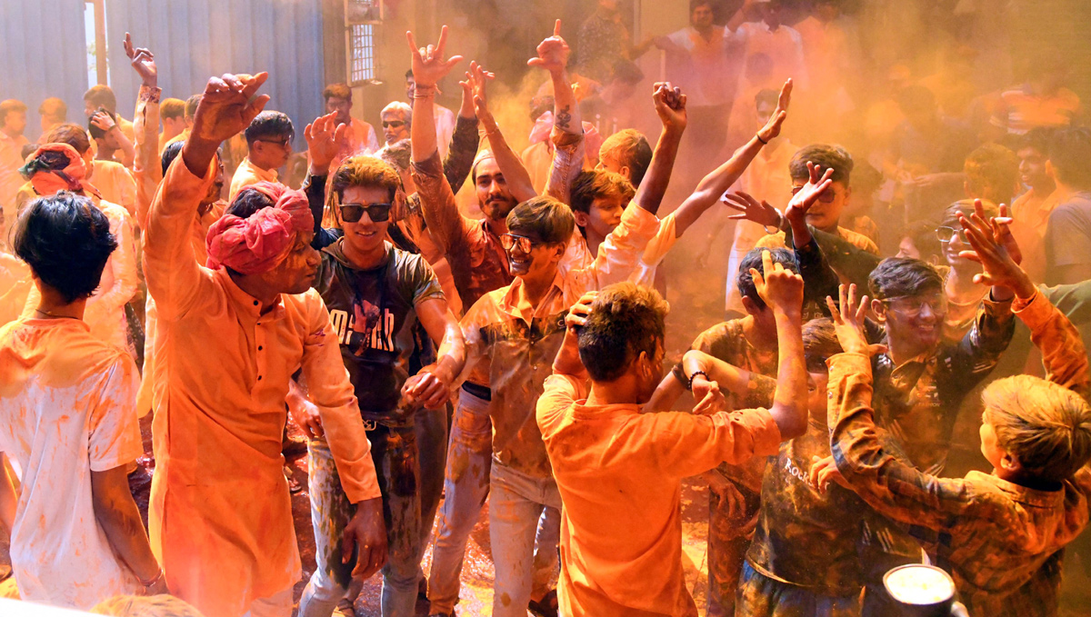 Holi Festival Celebrations At Begum Bazar   - Sakshi5