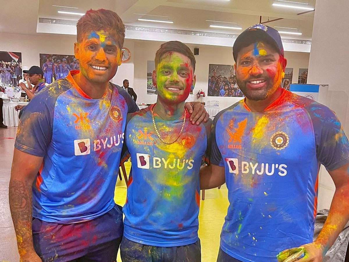 Team India celebrates Holi ahead of fourth Test Photos - Sakshi6