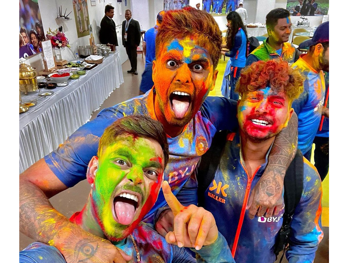 Team India celebrates Holi ahead of fourth Test Photos - Sakshi7