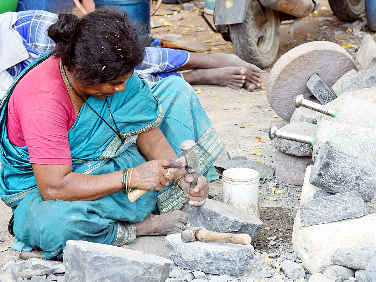 IWD 2023: Mesmerizing Working Women Photos From Telugu States - Sakshi17