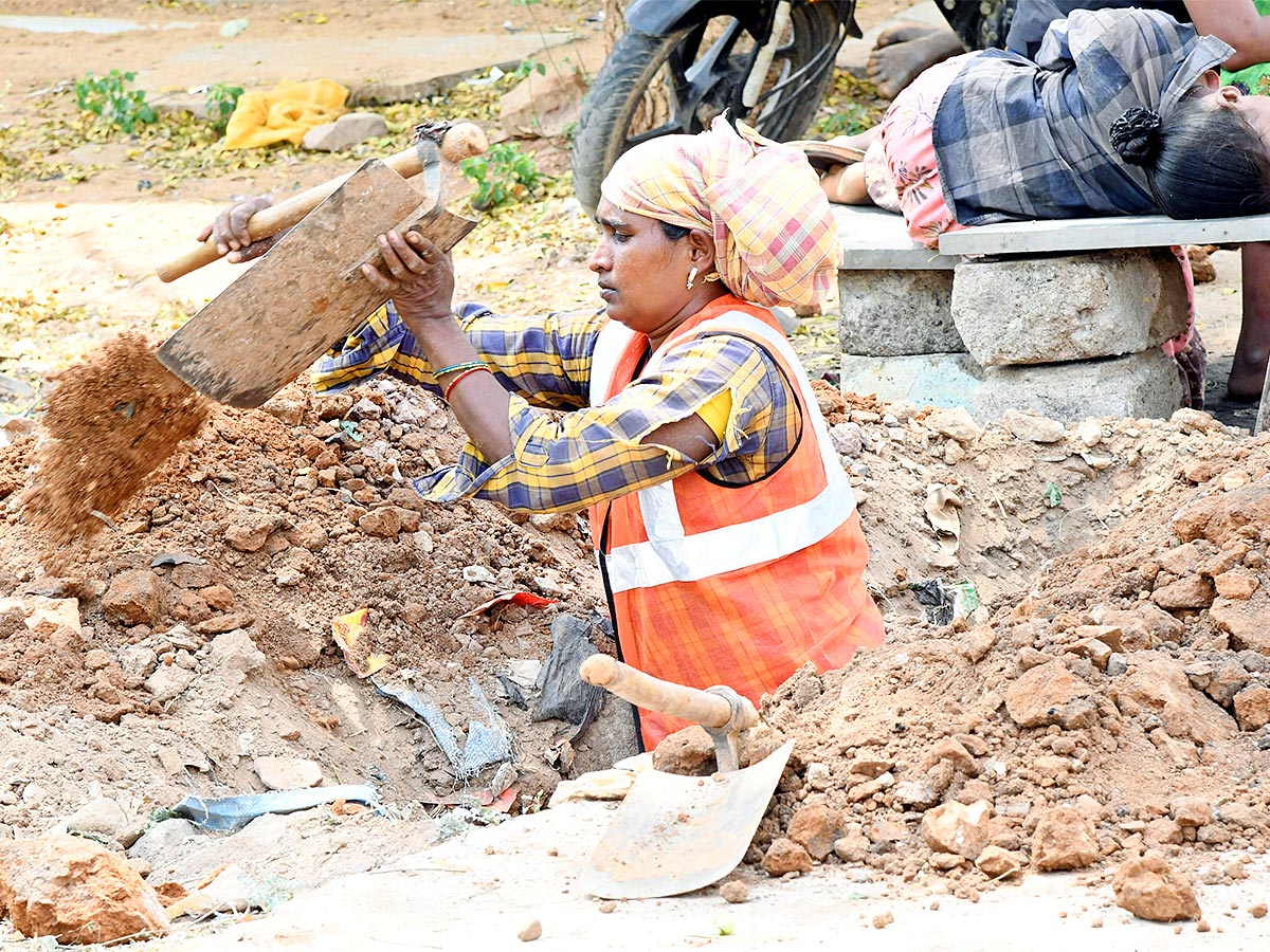 IWD 2023: Mesmerizing Working Women Photos From Telugu States - Sakshi18