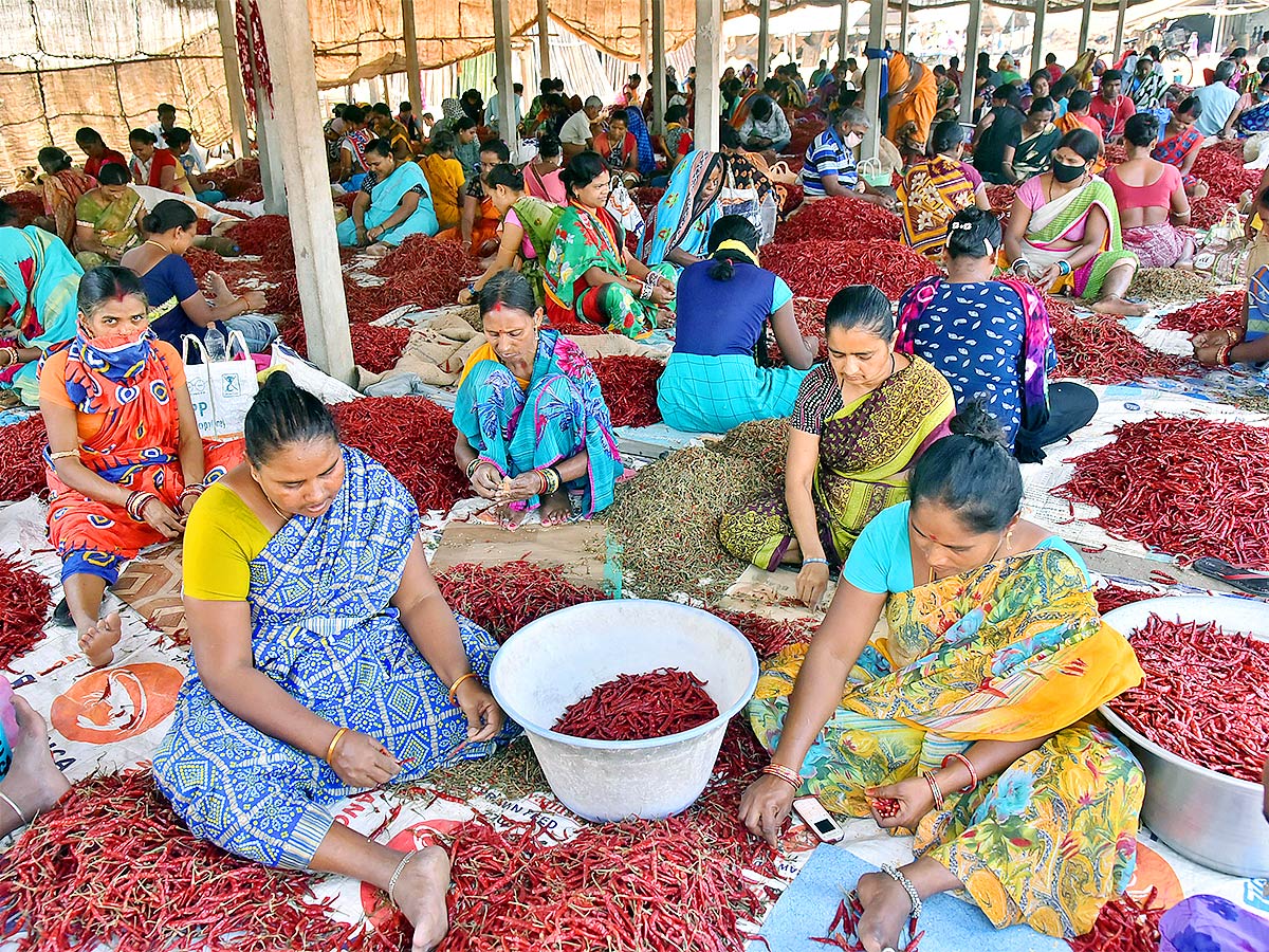 IWD 2023: Mesmerizing Working Women Photos From Telugu States - Sakshi20