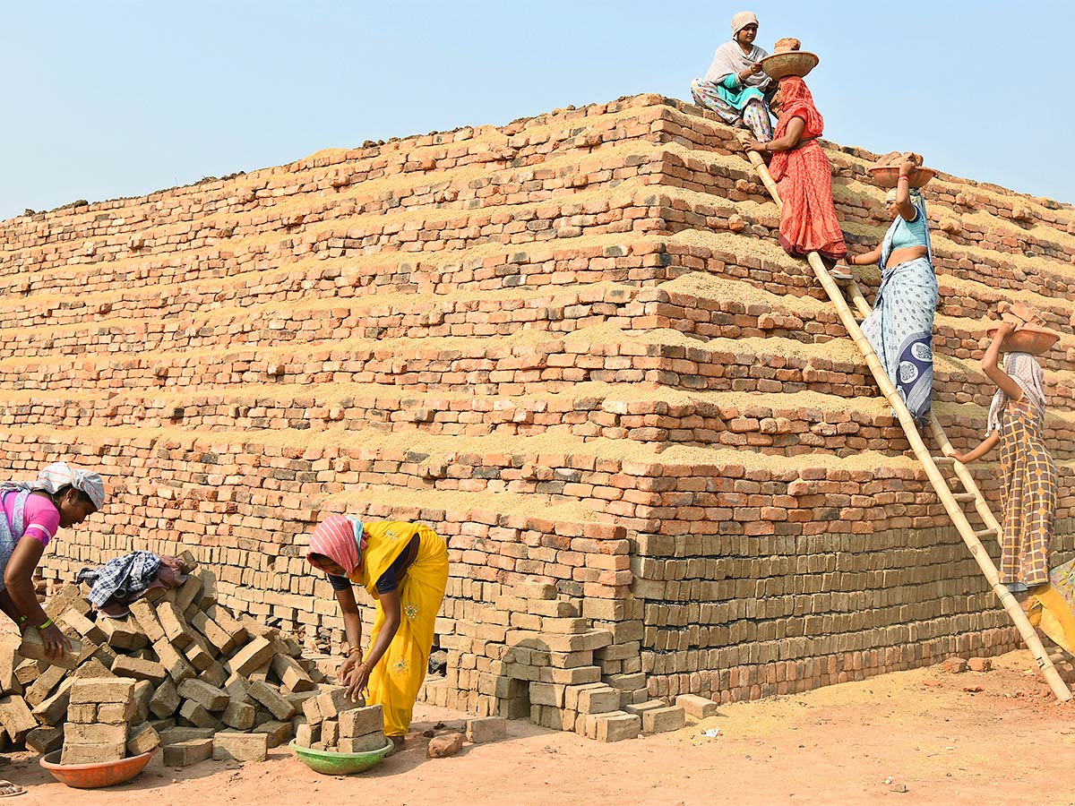 IWD 2023: Mesmerizing Working Women Photos From Telugu States - Sakshi26