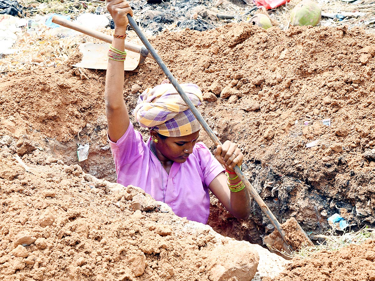 IWD 2023: Mesmerizing Working Women Photos From Telugu States - Sakshi5