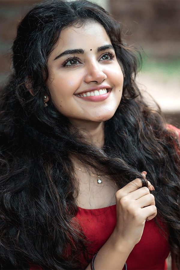 Actress Anupama Parameswaran Latest Photos - Sakshi20