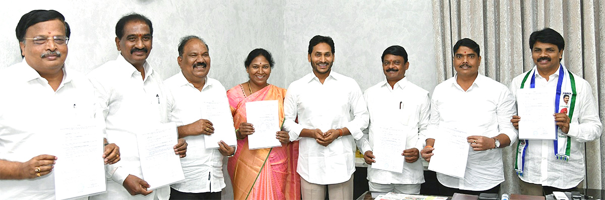 CM Jagan Gave Election B Forms To MLC Candidates In AP - Sakshi7