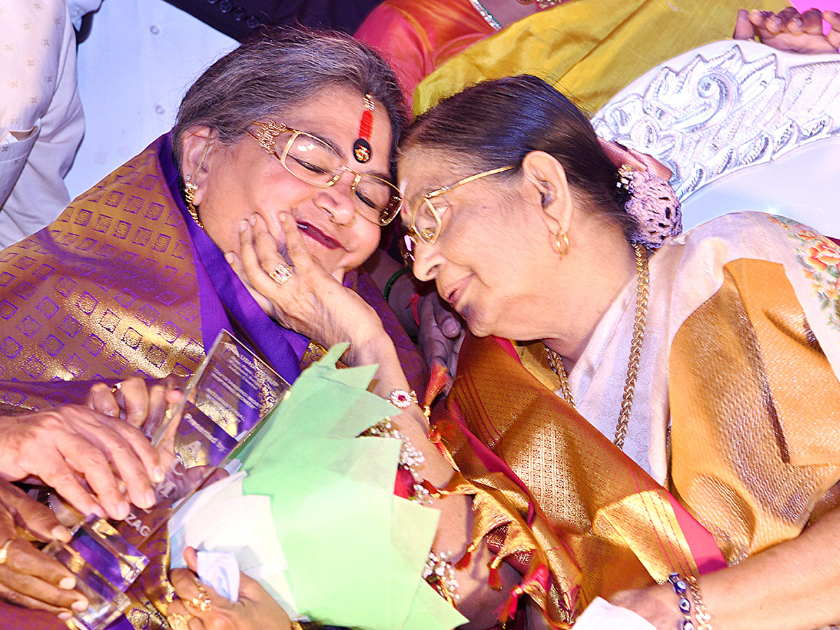 P Susheela and Usha Uthup in Visakhapatnam Photos - Sakshi1