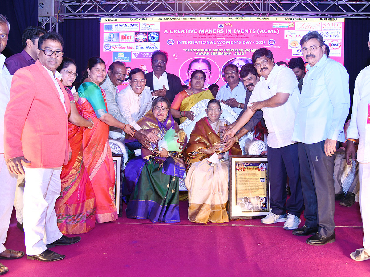 P Susheela and Usha Uthup in Visakhapatnam Photos - Sakshi10