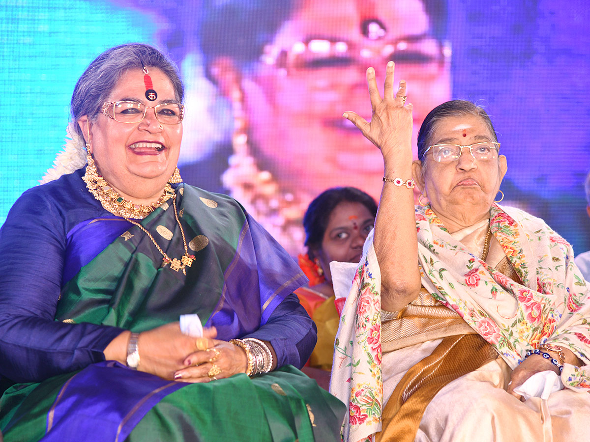 P Susheela and Usha Uthup in Visakhapatnam Photos - Sakshi11