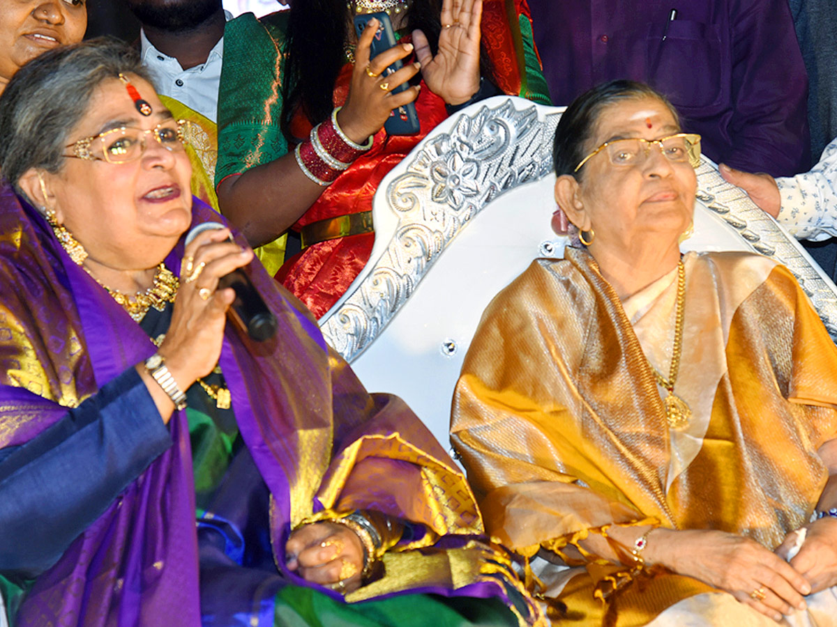 P Susheela and Usha Uthup in Visakhapatnam Photos - Sakshi5