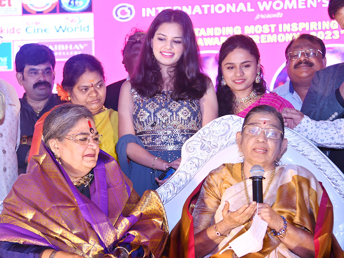 P Susheela and Usha Uthup in Visakhapatnam Photos - Sakshi6