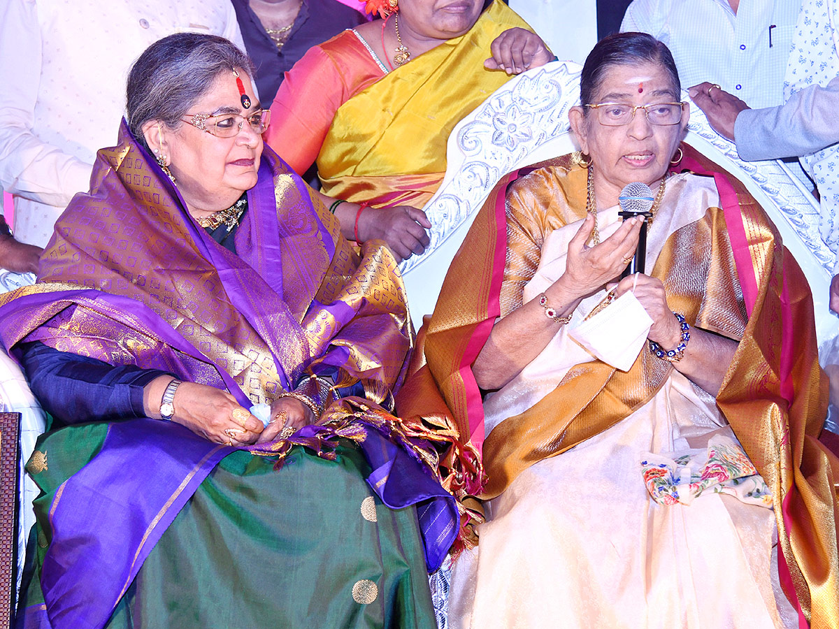 P Susheela and Usha Uthup in Visakhapatnam Photos - Sakshi7