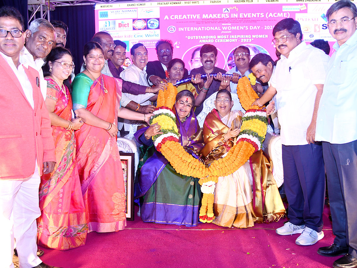 P Susheela and Usha Uthup in Visakhapatnam Photos - Sakshi9