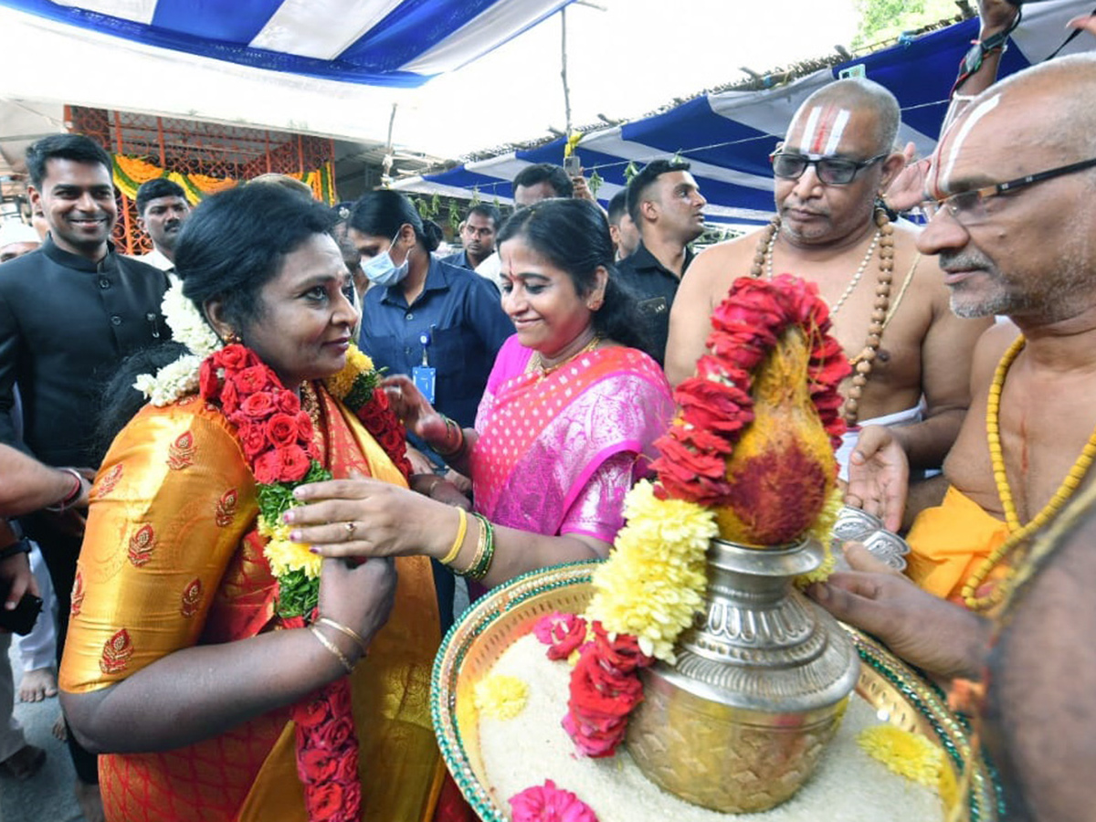 Grand Celebration of Lord Rama Pattabhishekam held at Bhadradri - Sakshi2