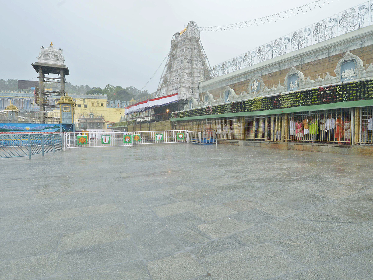 HEAVY RAIN IN TIRUMALA Photos - Sakshi2