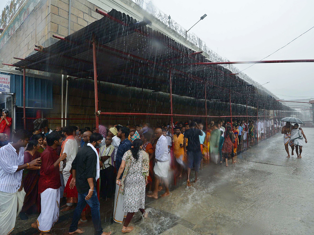 HEAVY RAIN IN TIRUMALA Photos - Sakshi13