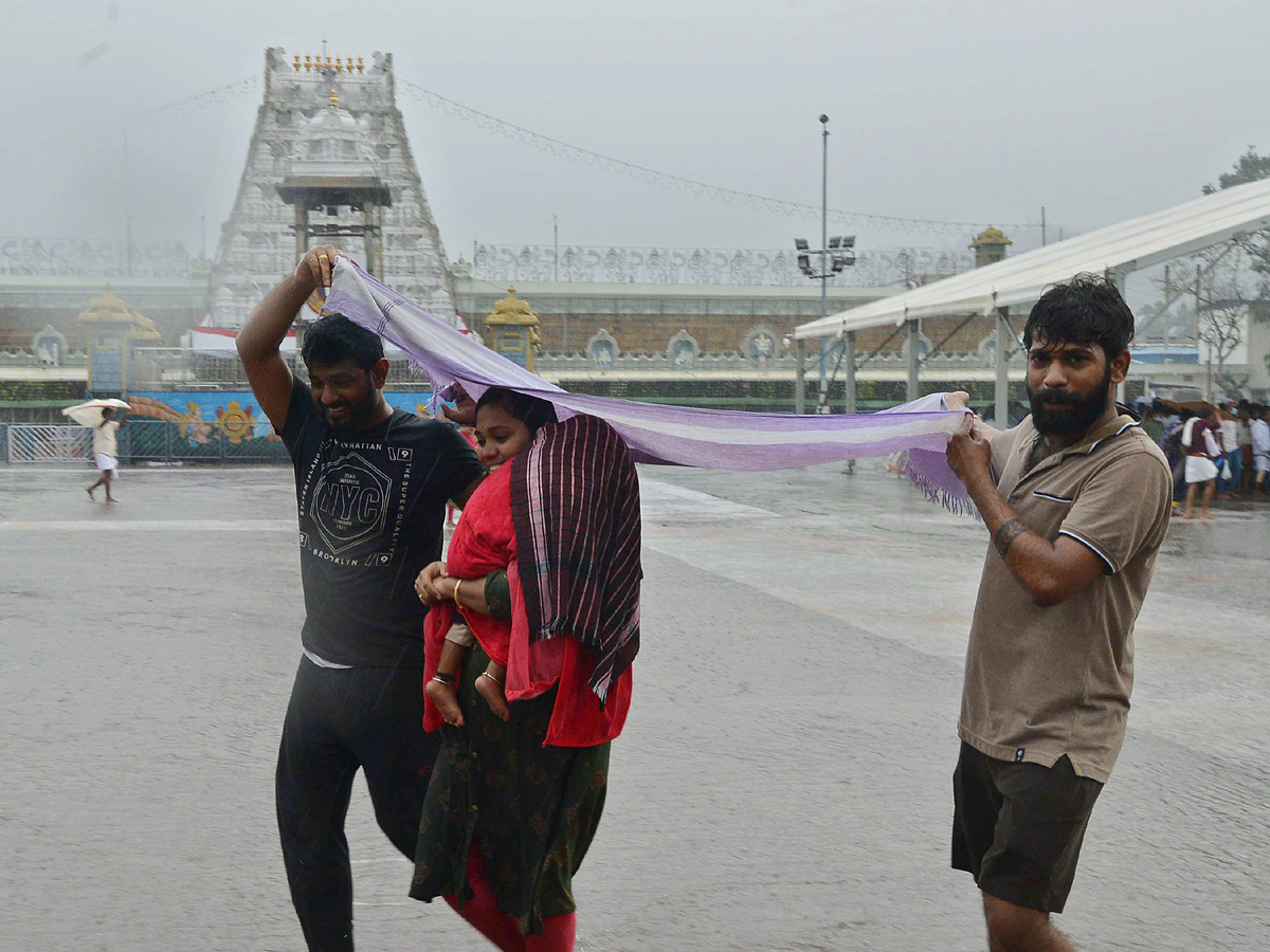 HEAVY RAIN IN TIRUMALA Photos - Sakshi7