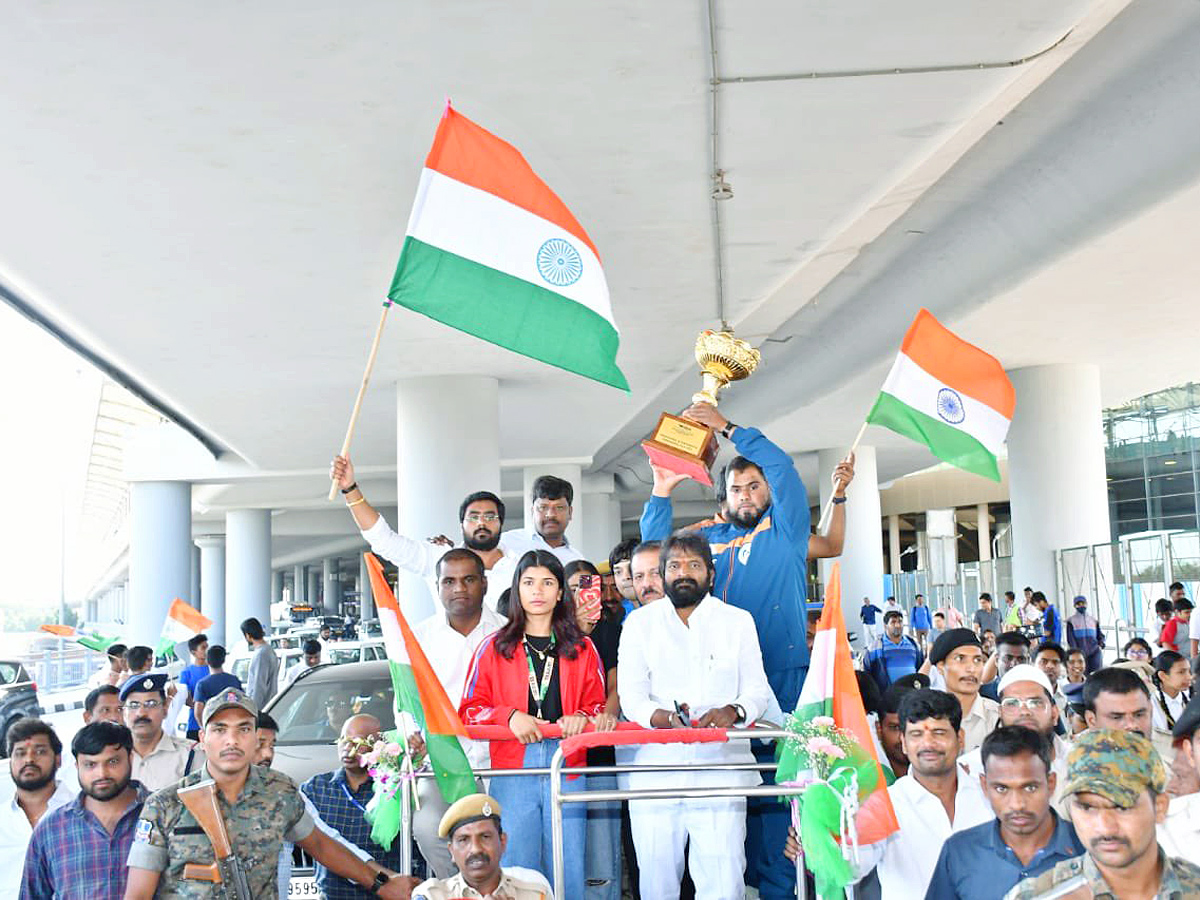 Minister Srinivas Goud Grand Welcome To Womens World Boxing Champion Nikhat Zareen Photos - Sakshi4